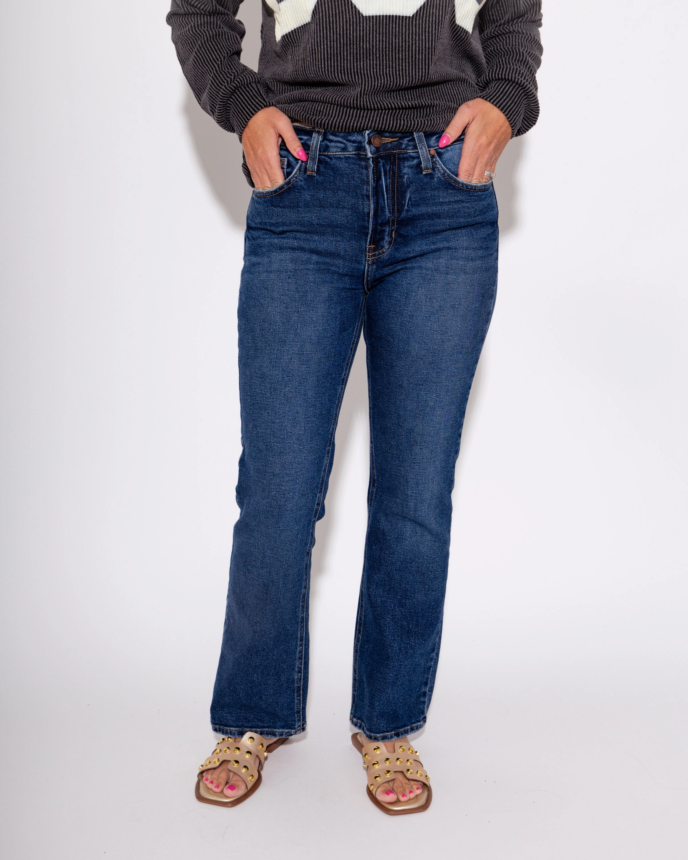 Slim Cropped Bootcut Jeans in Dark Flattering Fit Relaxed Fit Design