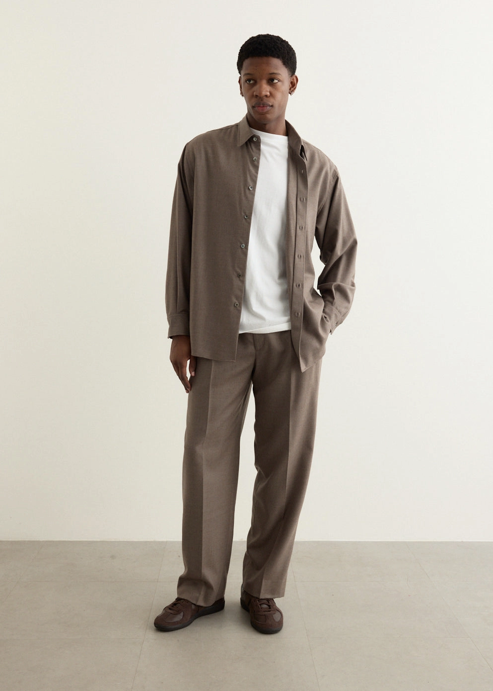 Super Light Wool Two-Tuck Slacks Versatile Wearable