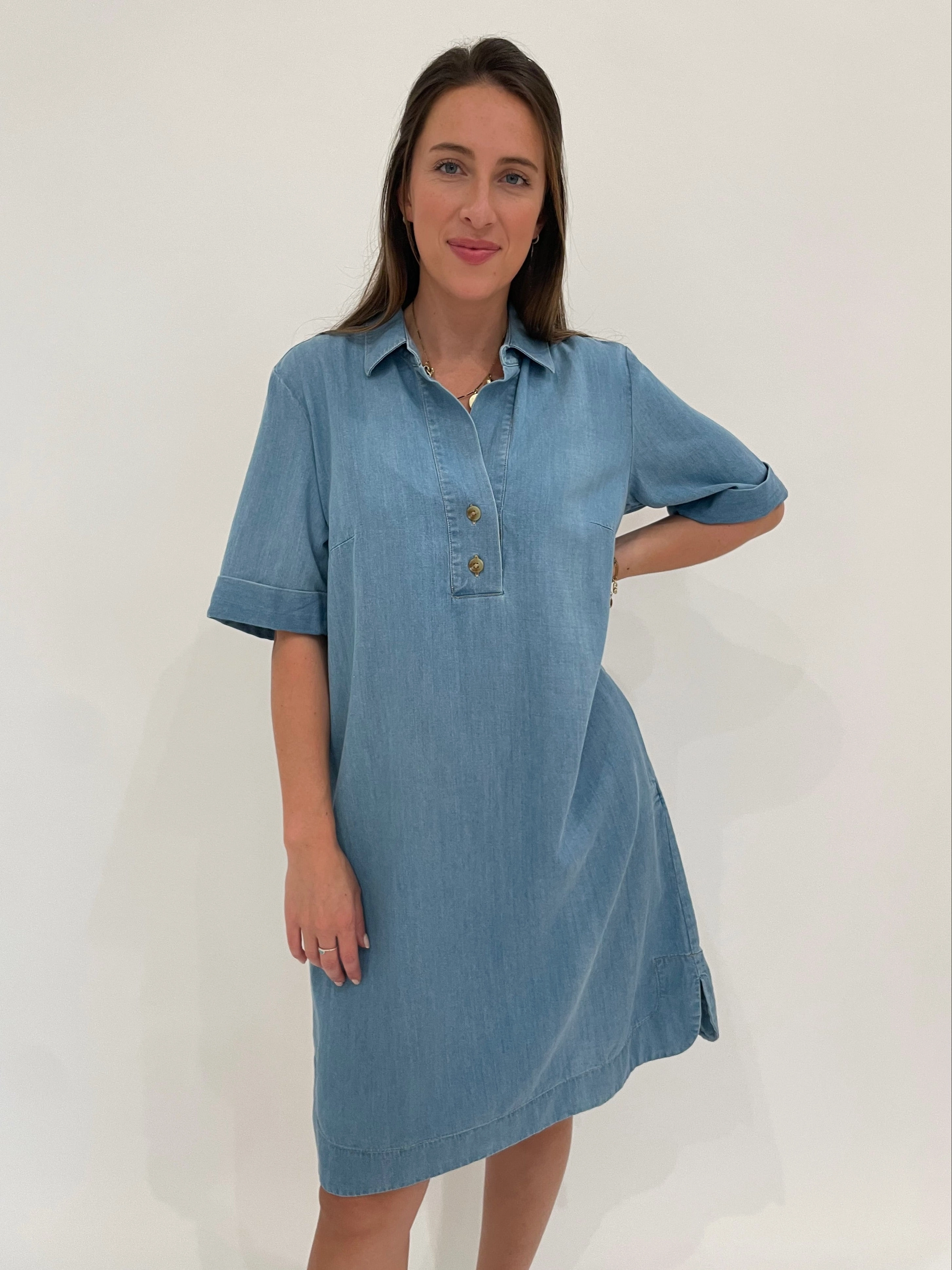 Sleek Volume Smooth Edge Aileen Short Sleeve Denim Tencel Dress - Light Wash
