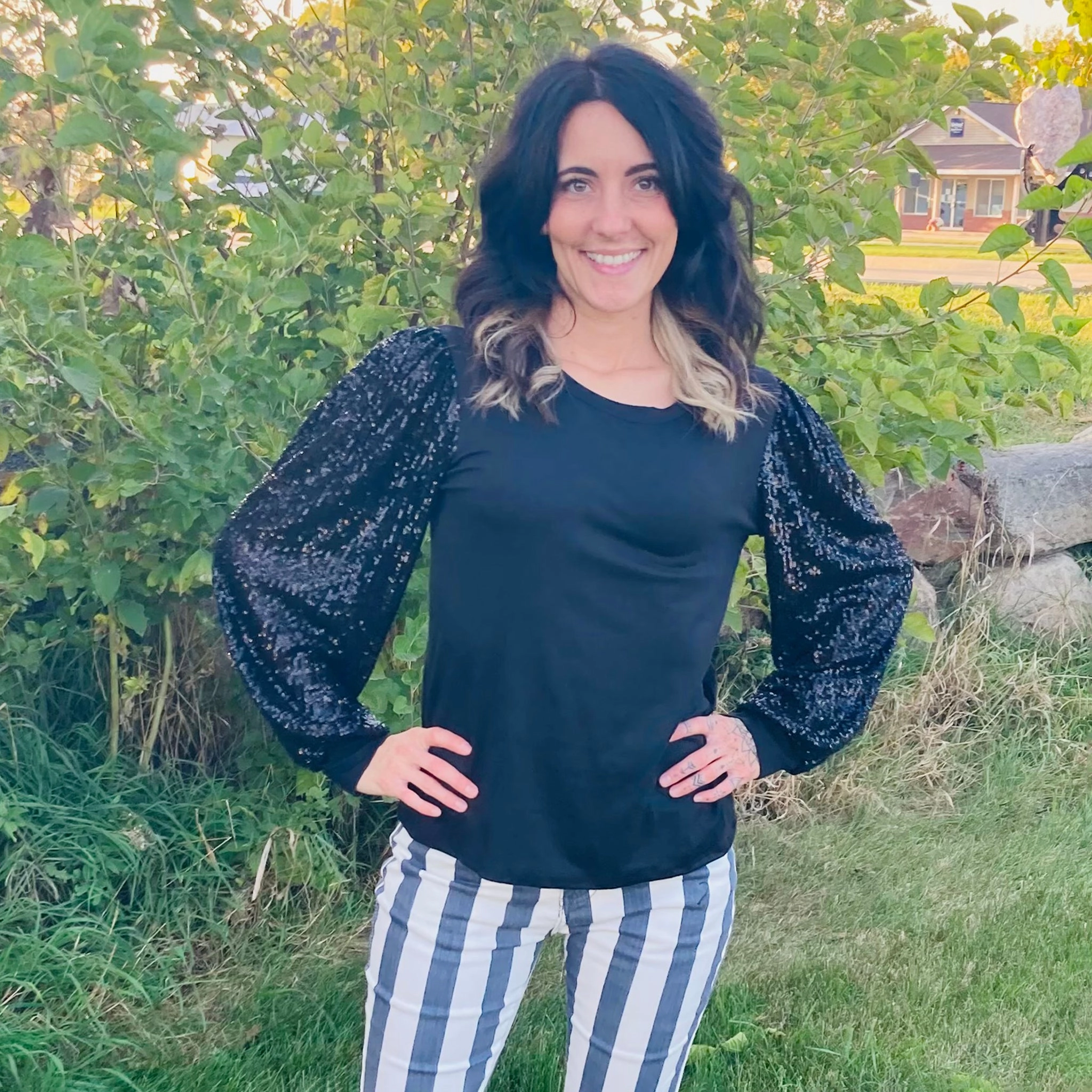 FoamReinforcedCollar Les Amis Women's Solid Sequins Long Sleeve Shirt