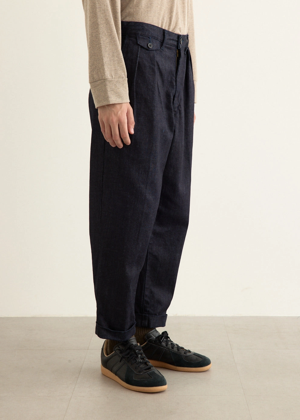 Loose Design 2 Pleats Tapered Denim Pants