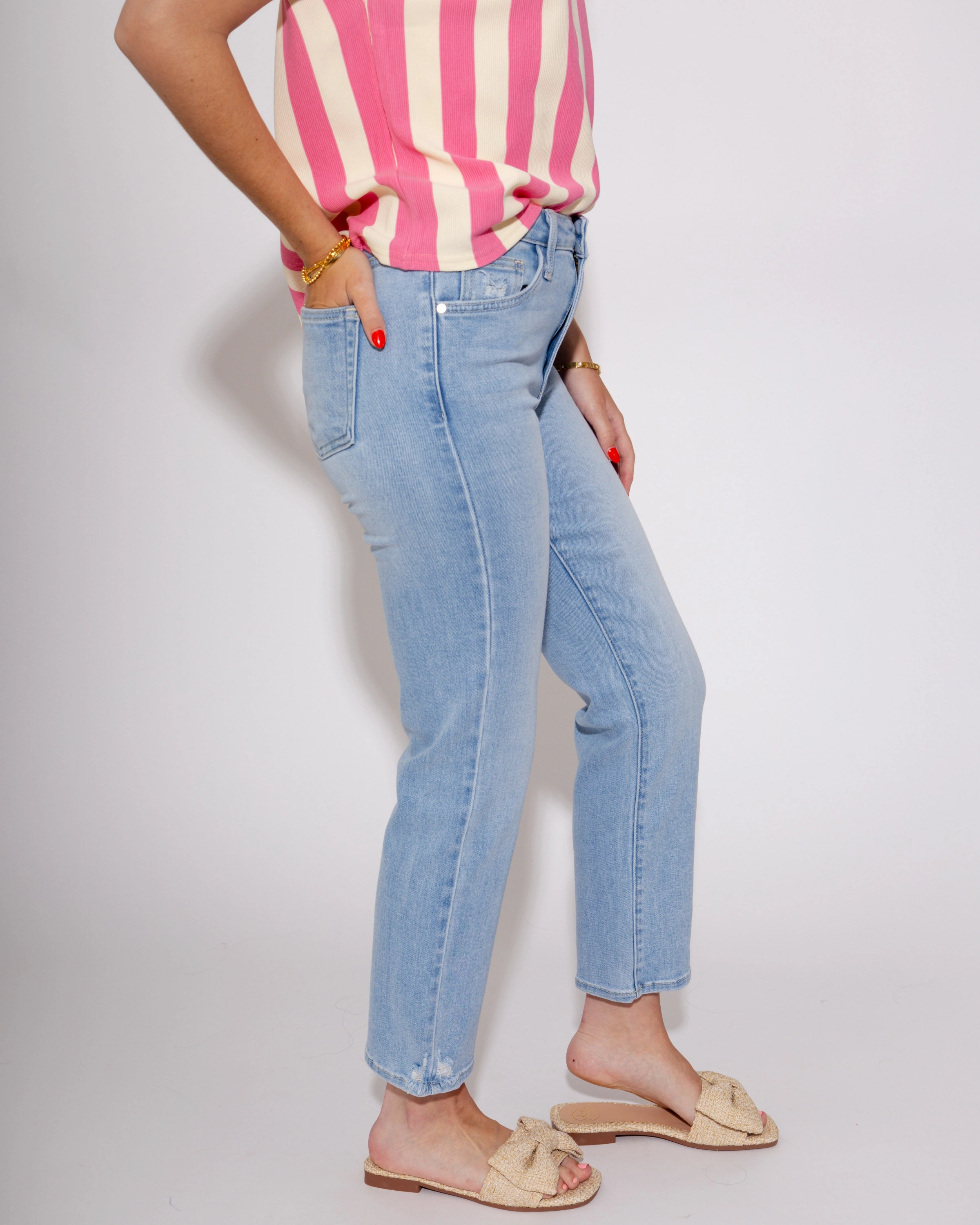 Minimalist Weekend Getaway Casual The Everyday Slim Straight Light Jeans