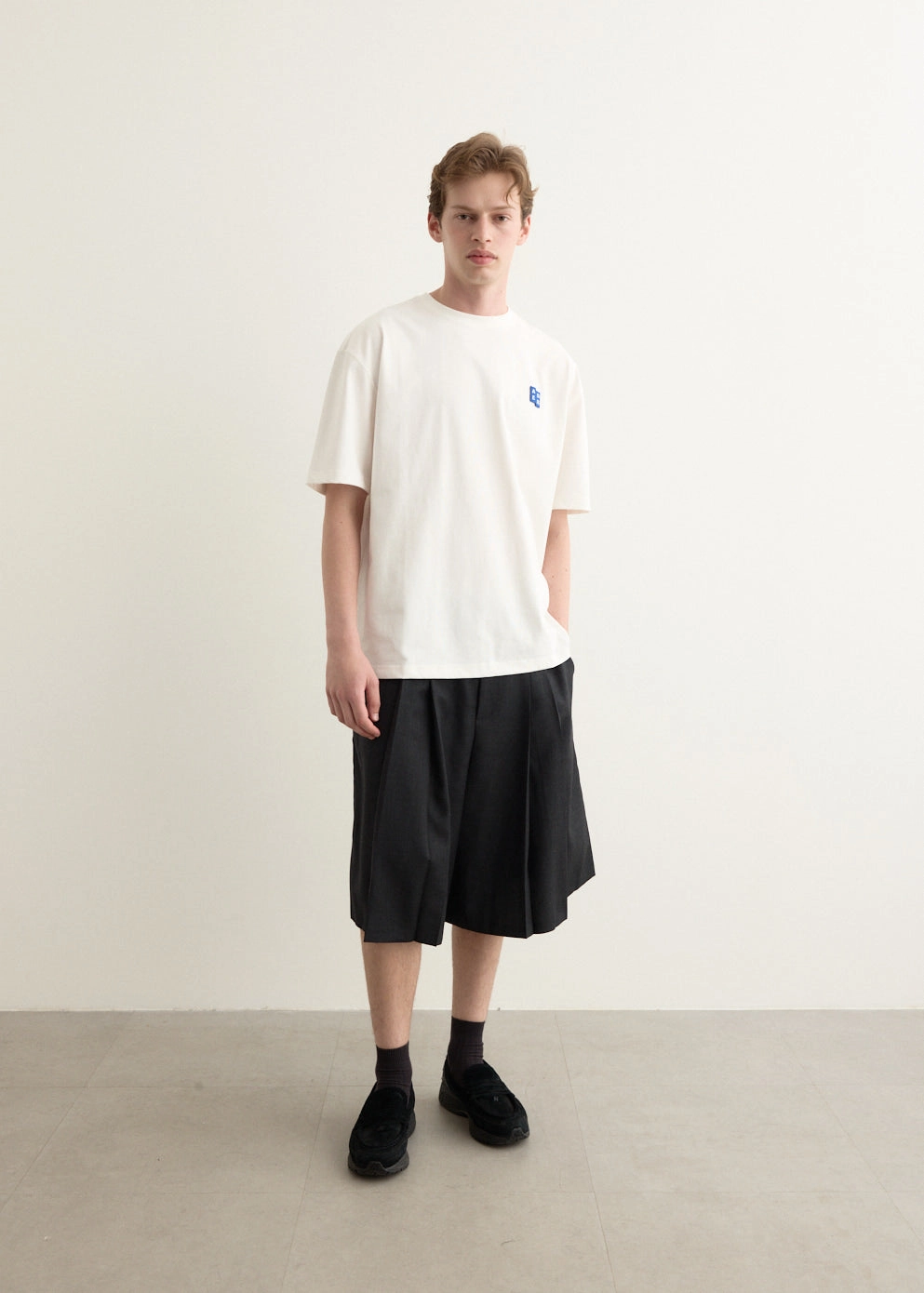 Smooth Fabric Significant Pleat Front Bermuda Shorts