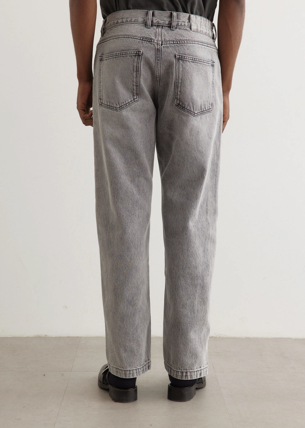 Regular Jeans Raw Hem Design