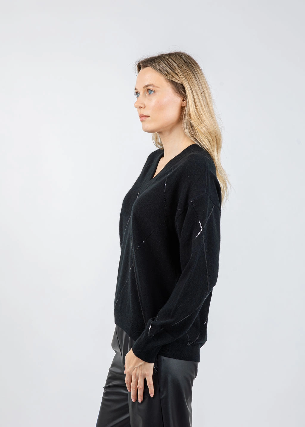Cozy and Soft V-Neck Wool/Cashmere Sweater With Sequins - Black