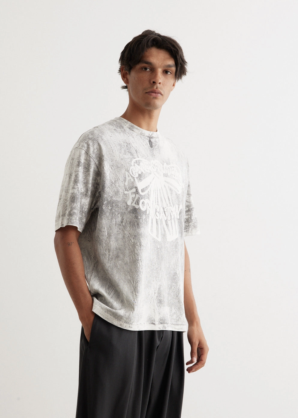 Modern Smart Midweight Knit Exford U Bow Logo T-Shirt