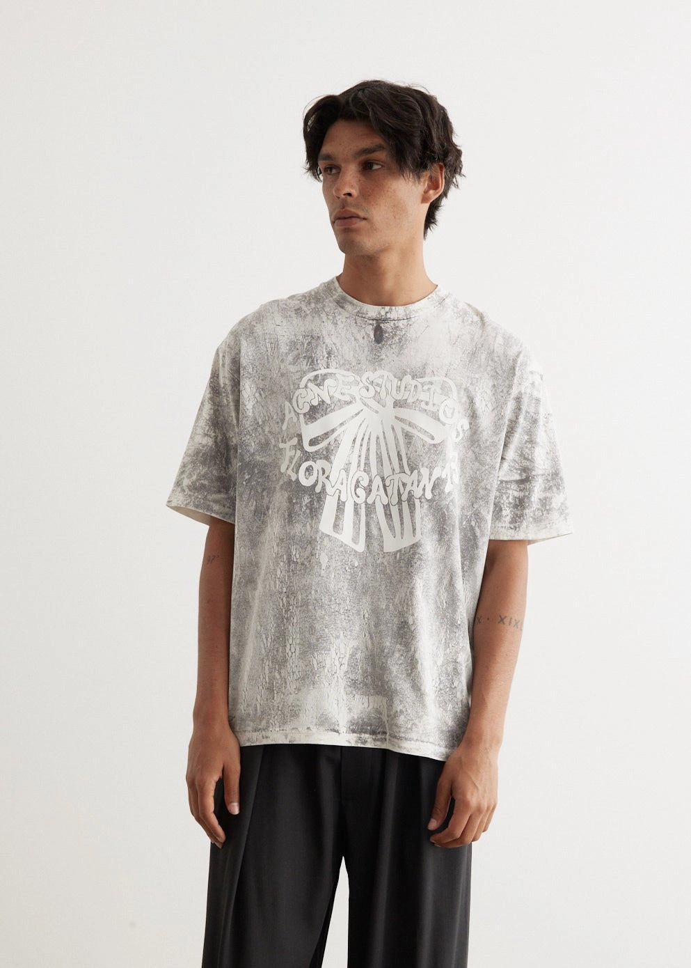 Casual Vibe No Shrink Technology Exford U Bow Logo T-Shirt