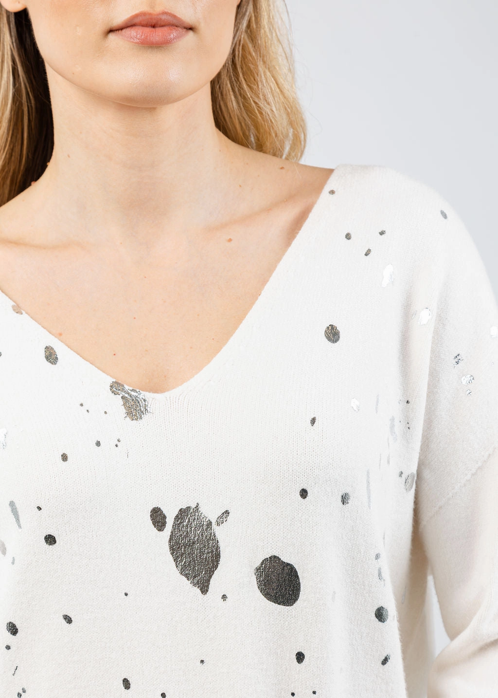 Quick Dry Performance Chilly Look Vicky V-Neck Foil Splatter Sweater - White Silver