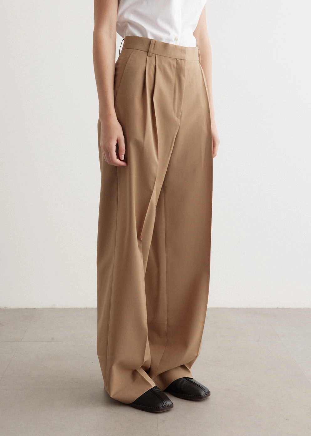 Wide Leg Pleated Trousers Flexible Knee Articulation