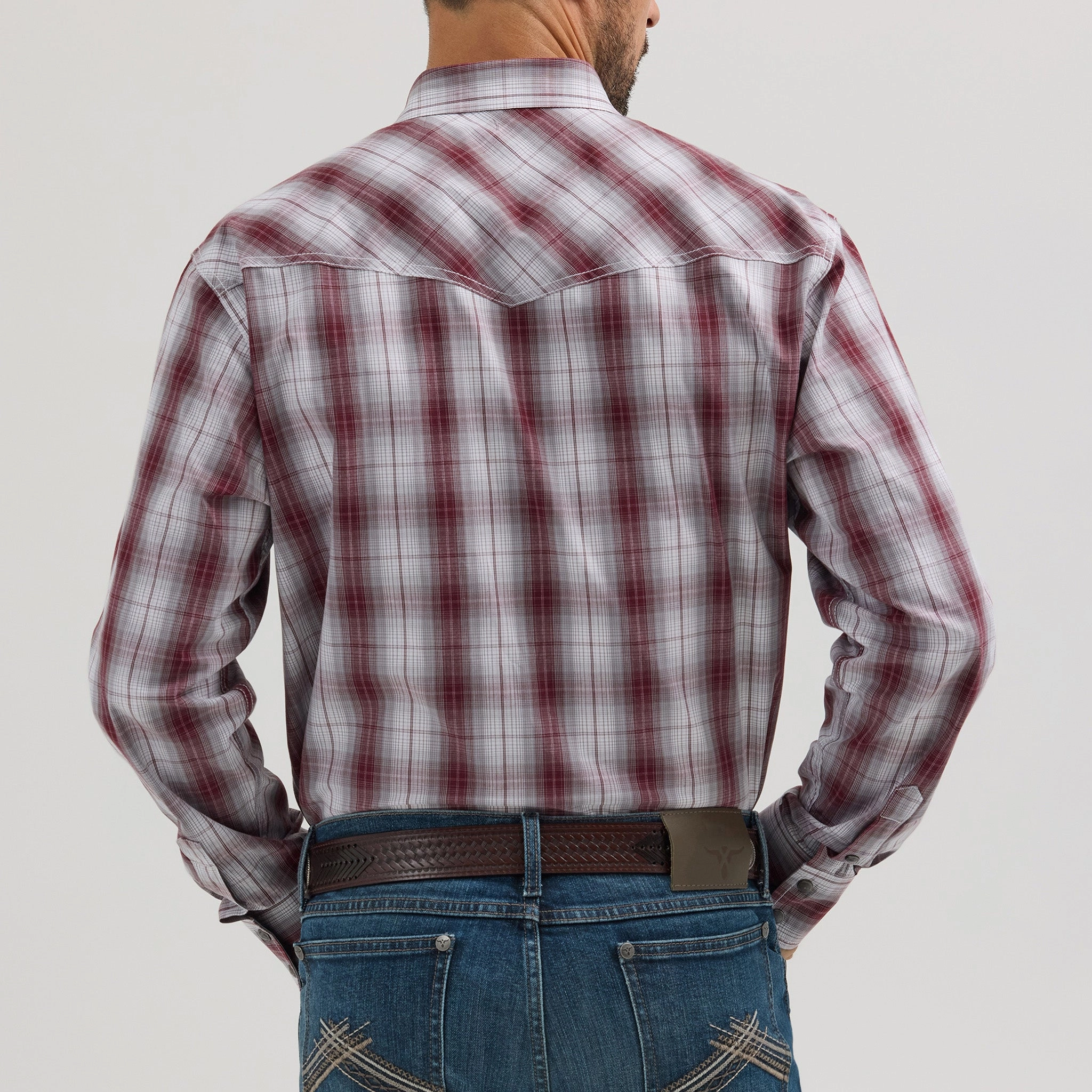 Wrangler Men's Classic Fit 20X Pearl Snap Long Sleeve tailored look