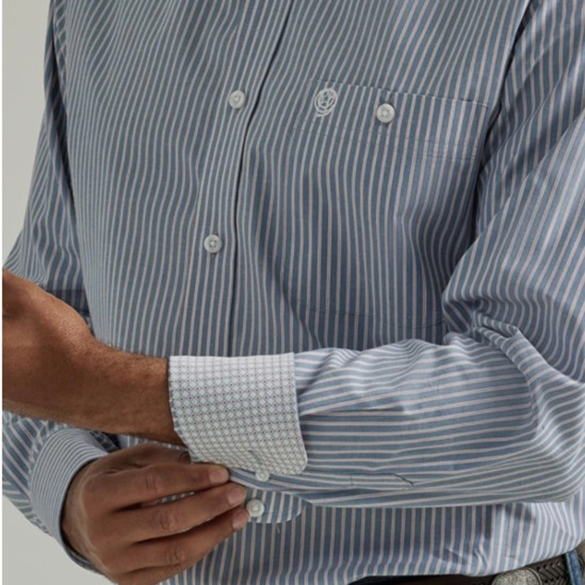 Button Down Design Wrangler Men's Light Blue Pinstripe Long Sleeve