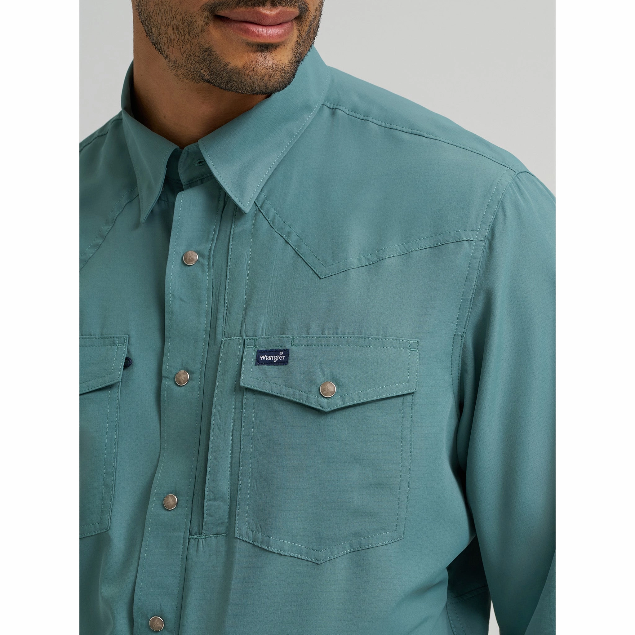 Wrangler Men's Performance Pine Green Long Sleeve Shirt Sweat-Absorbing