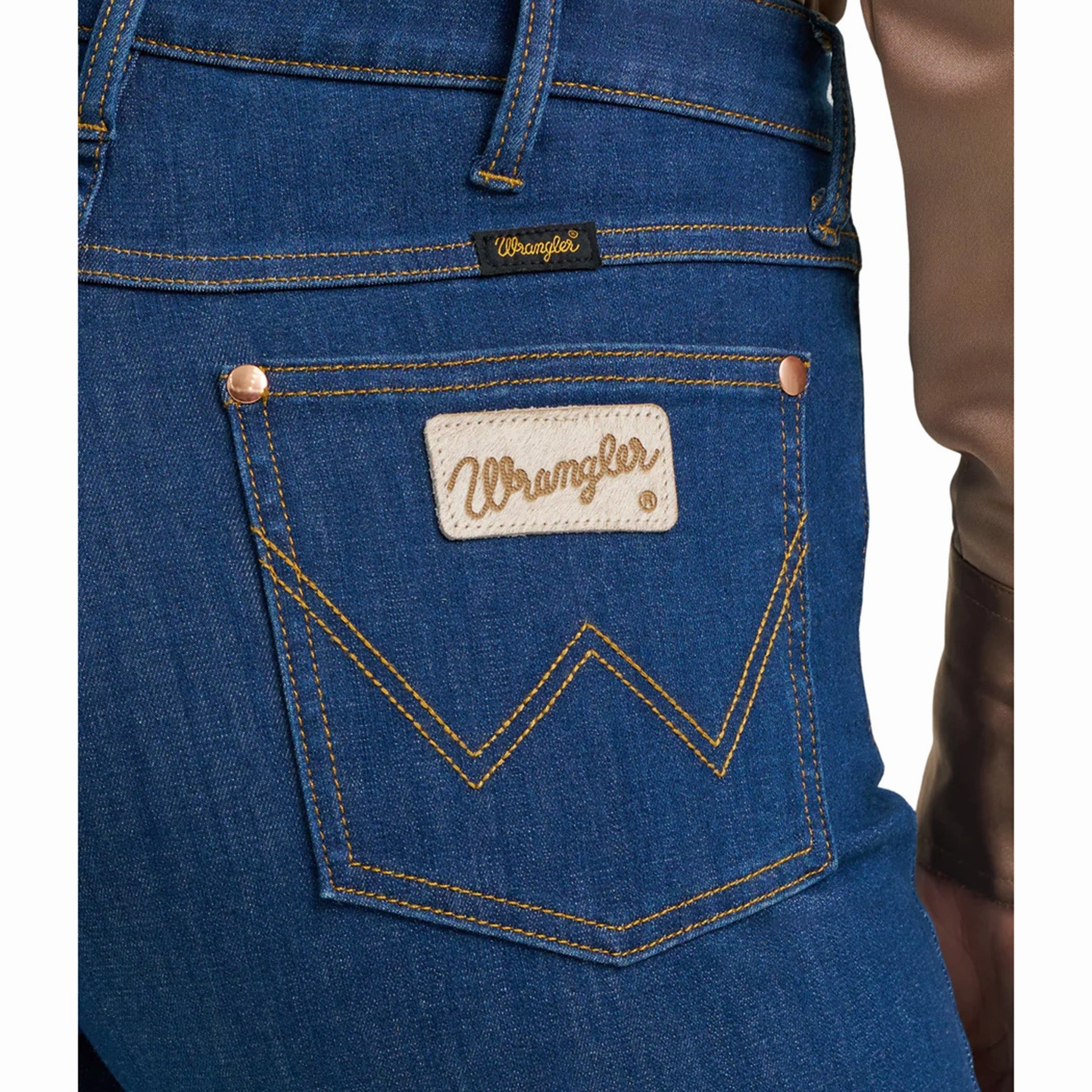 Wrangler Women's Lainey Wilson Cheeky Jeans Easy Essentials