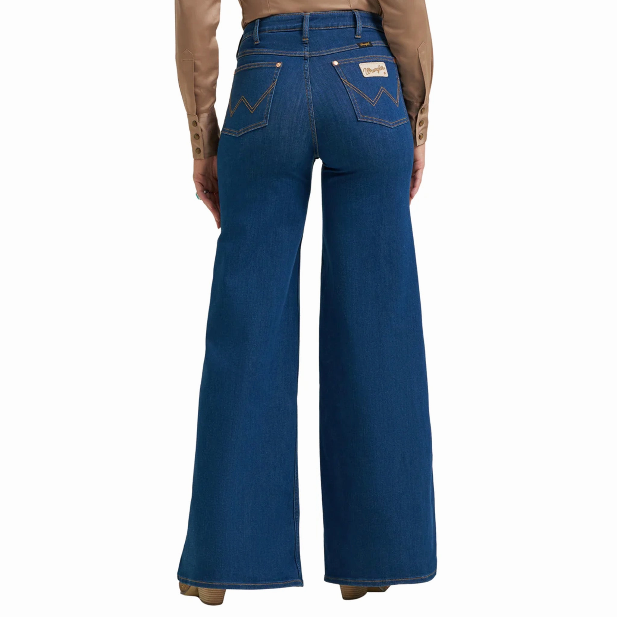 Wrangler Women's Lainey Wilson Cheeky Jeans Chill Style Street Vibe
